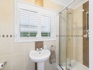 En-suite- click for photo gallery